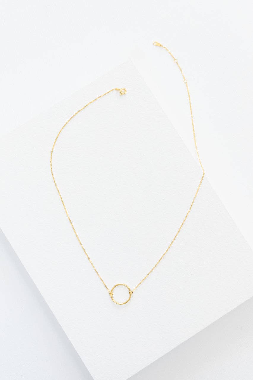 Maddox Circle Charm Necklace | Polished Gold (14K)