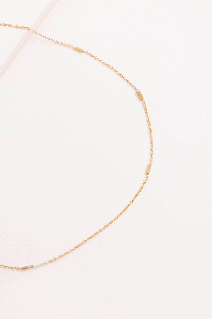 A Dashing Bar Necklace (14K)