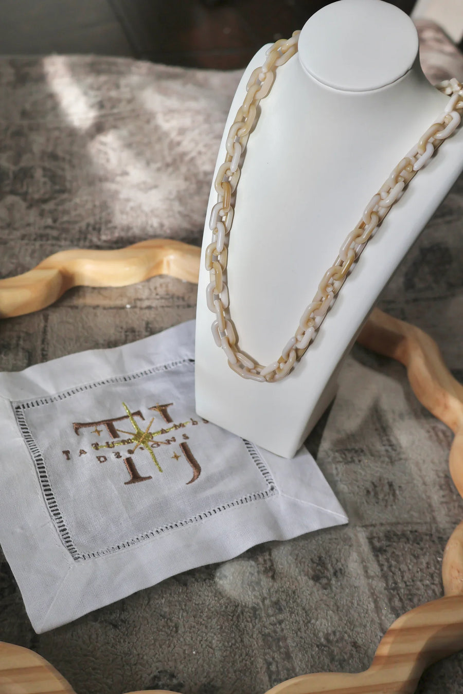 Blonde Tortoise Link Necklace