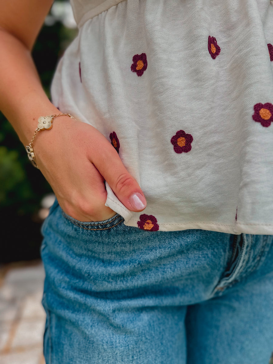 “Hannah” Embroidered Daisy Puff Sleeve Top