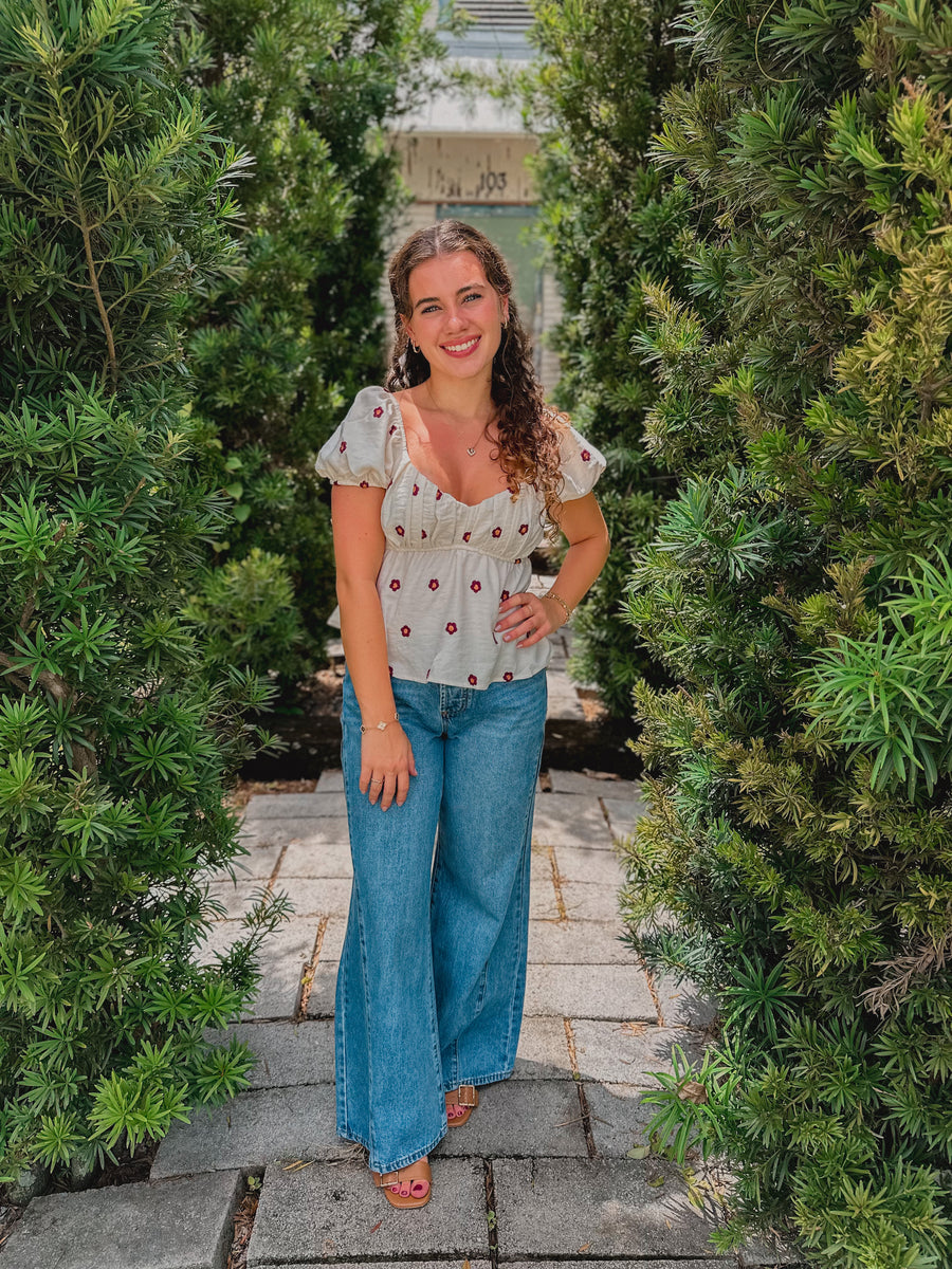 “Hannah” Embroidered Daisy Puff Sleeve Top