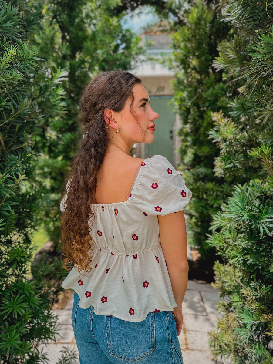 “Hannah” Embroidered Daisy Puff Sleeve Top