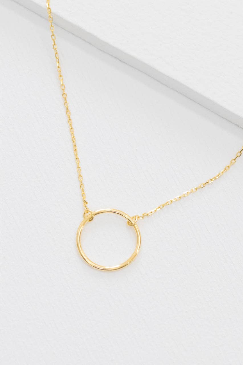 Maddox Circle Charm Necklace | Polished Gold (14K)